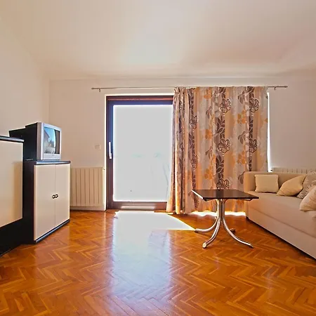 Apartament Milio 1105 *